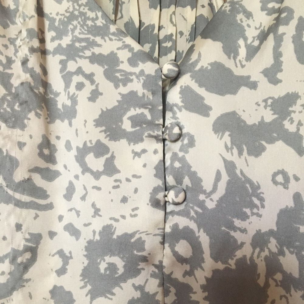 Sleeveless Razorback blouse - Picture 4 of 8